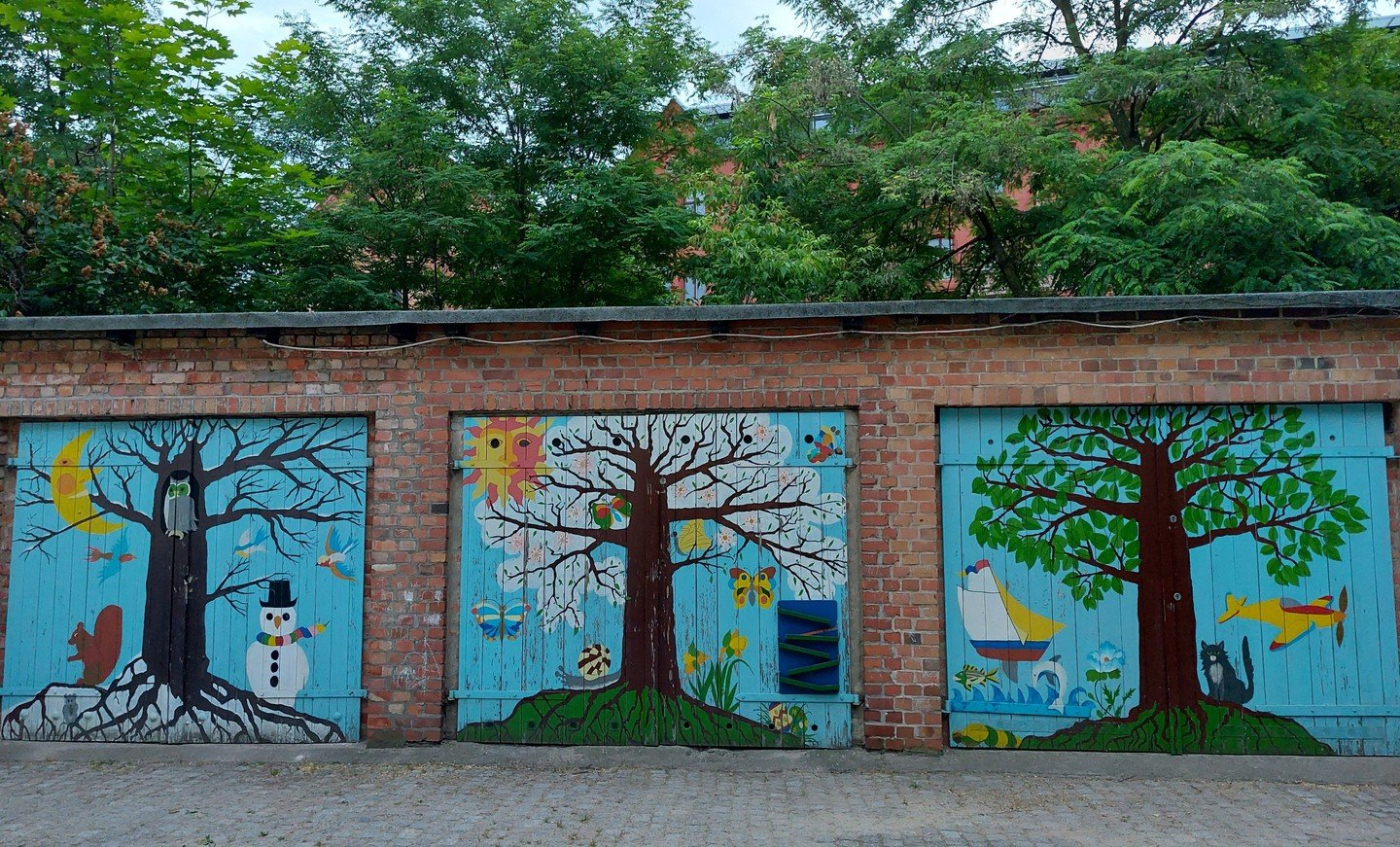 Bemalte Kita-Mauer