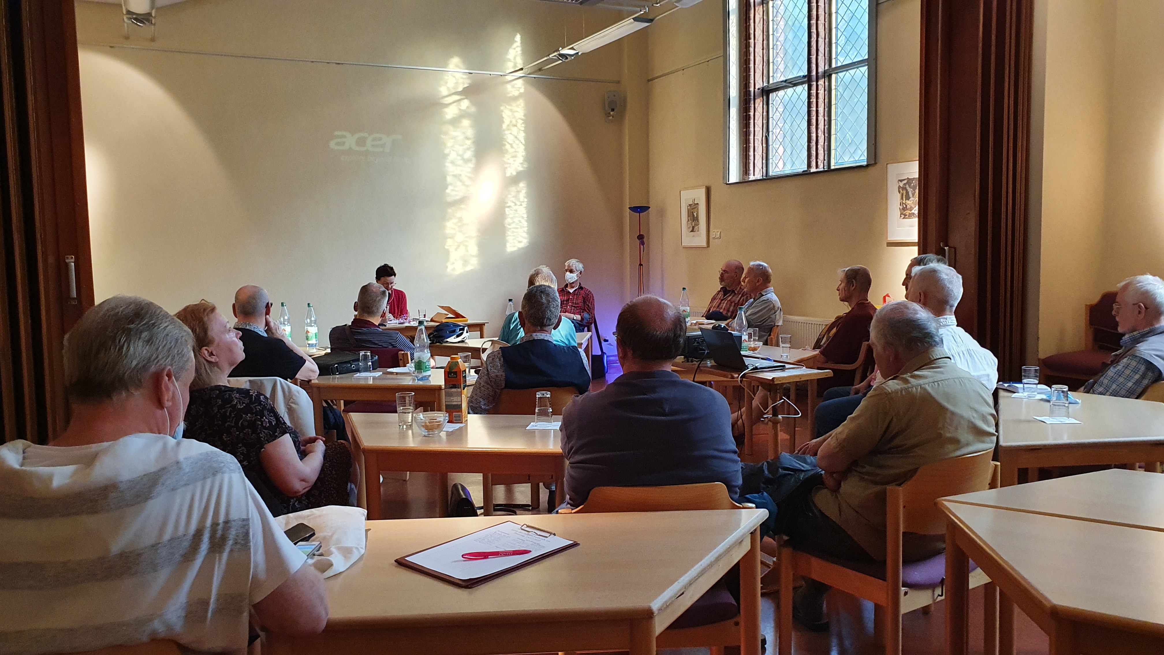 Treffen oder Präsentation in Innenräumen.